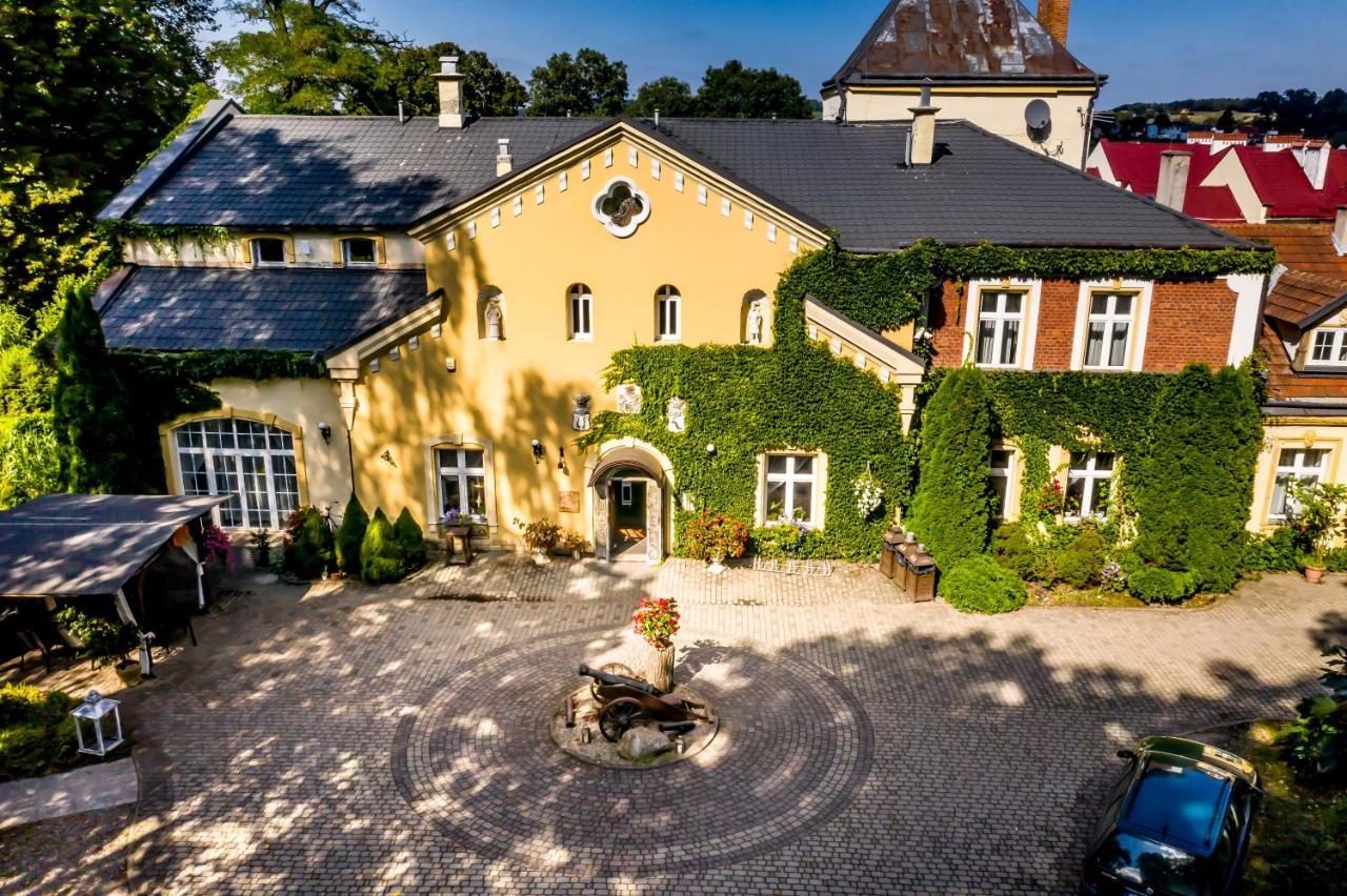 Dwor Boratyn Bed and Breakfast Buitenkant foto
