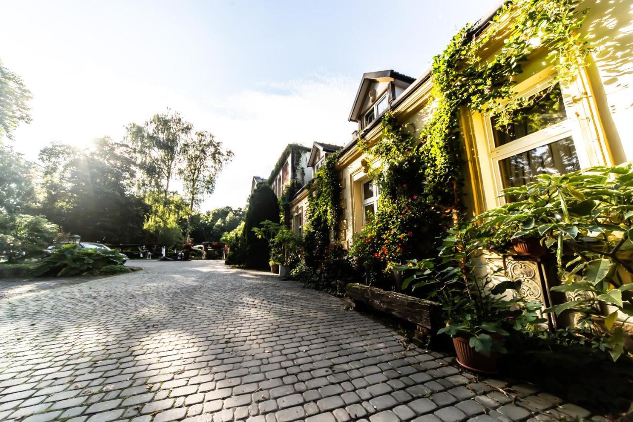 Dwor Boratyn Bed and Breakfast Buitenkant foto