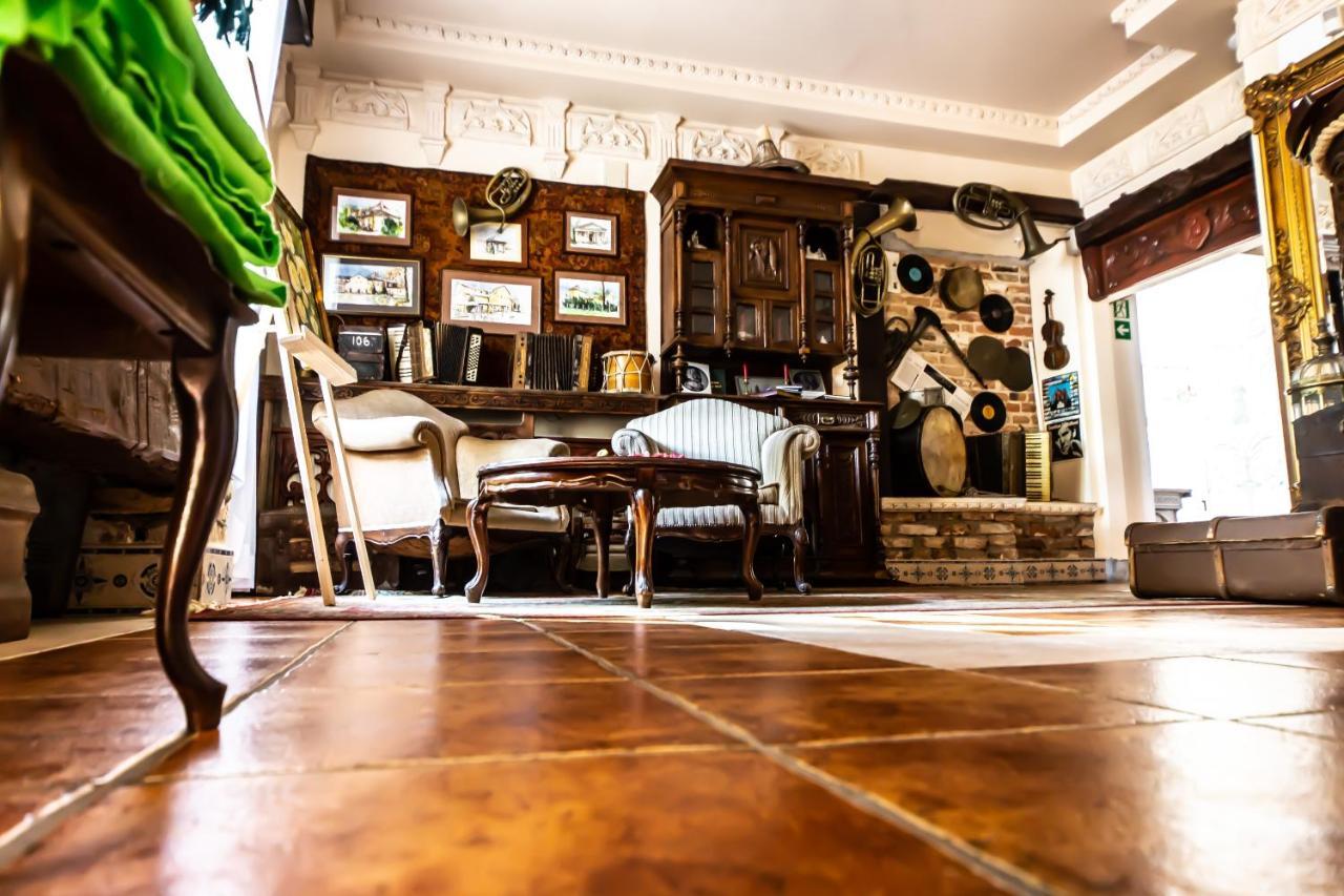 Dwor Boratyn Bed and Breakfast Buitenkant foto