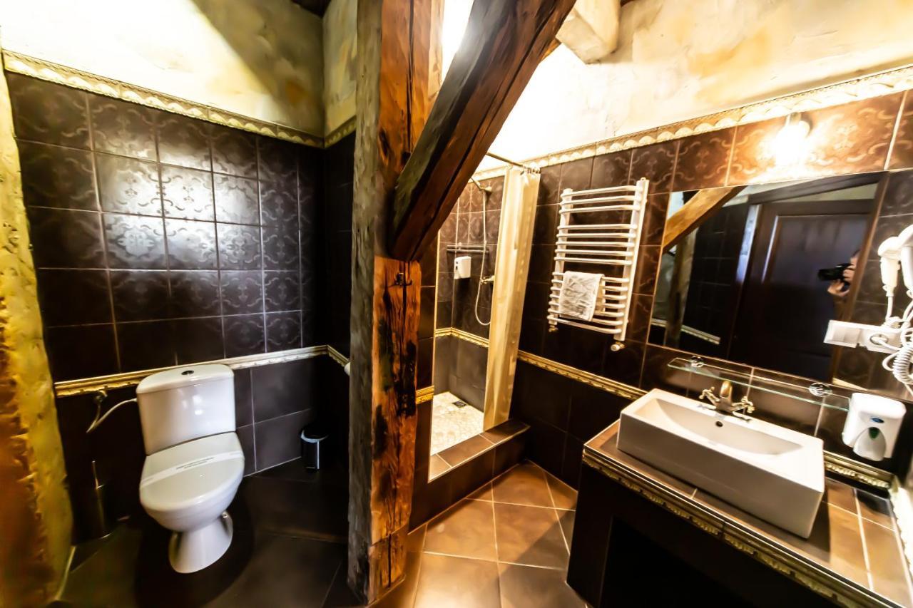 Dwor Boratyn Bed and Breakfast Buitenkant foto