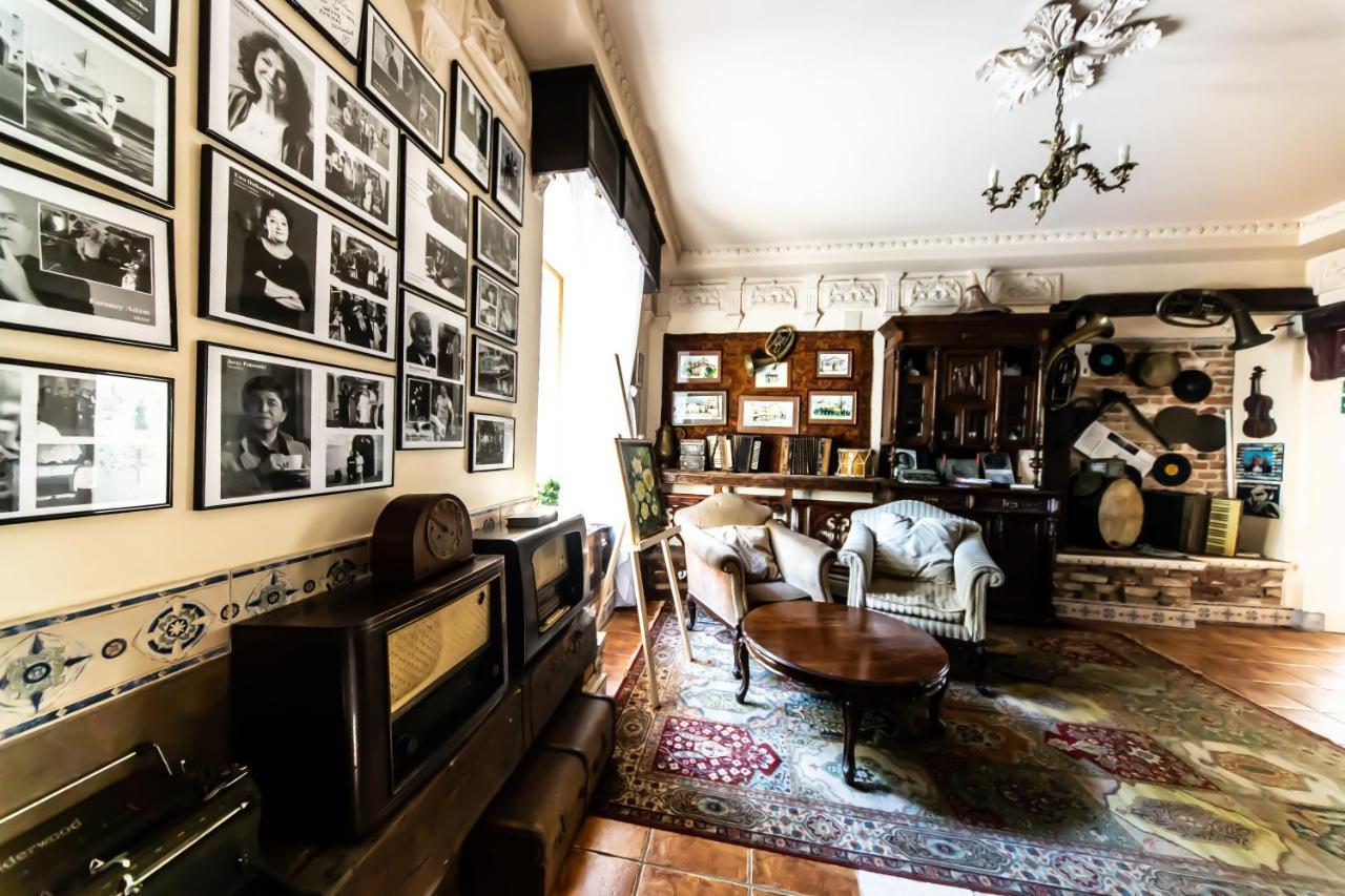 Dwor Boratyn Bed and Breakfast Buitenkant foto