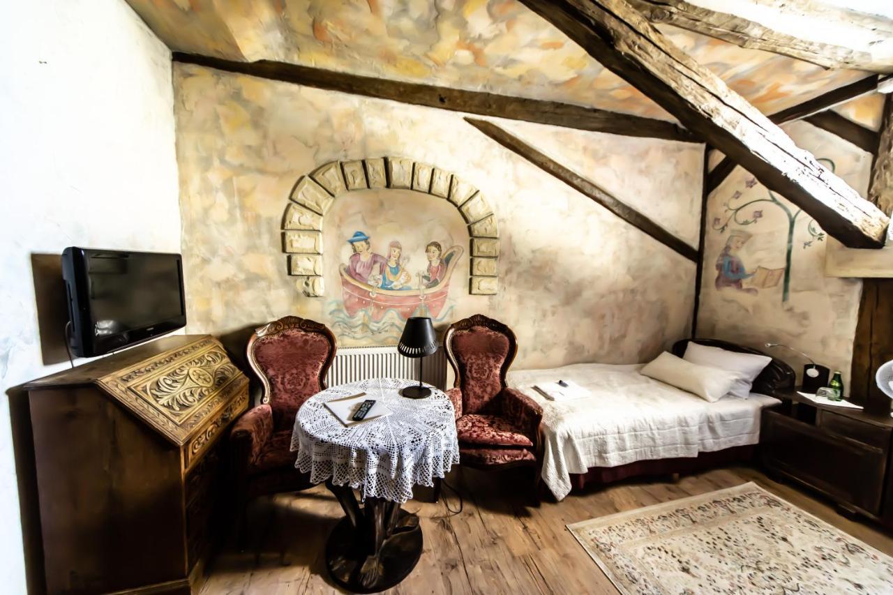 Dwor Boratyn Bed and Breakfast Buitenkant foto