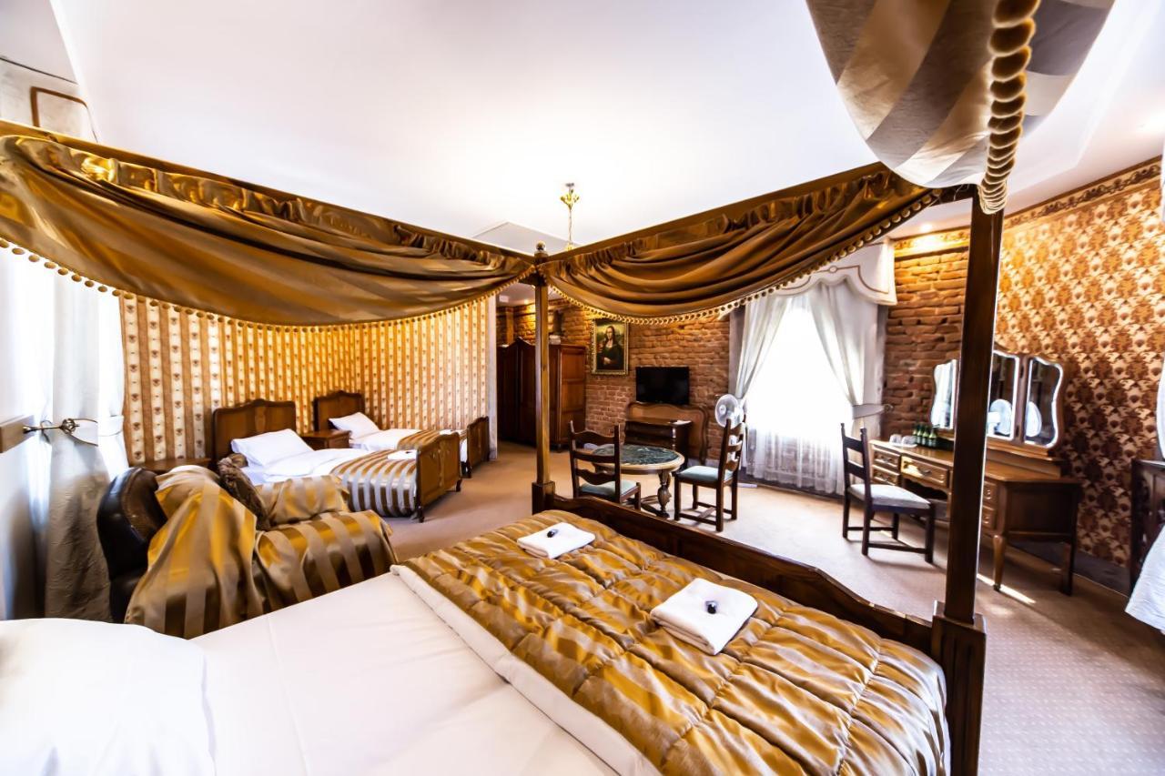 Dwor Boratyn Bed and Breakfast Buitenkant foto