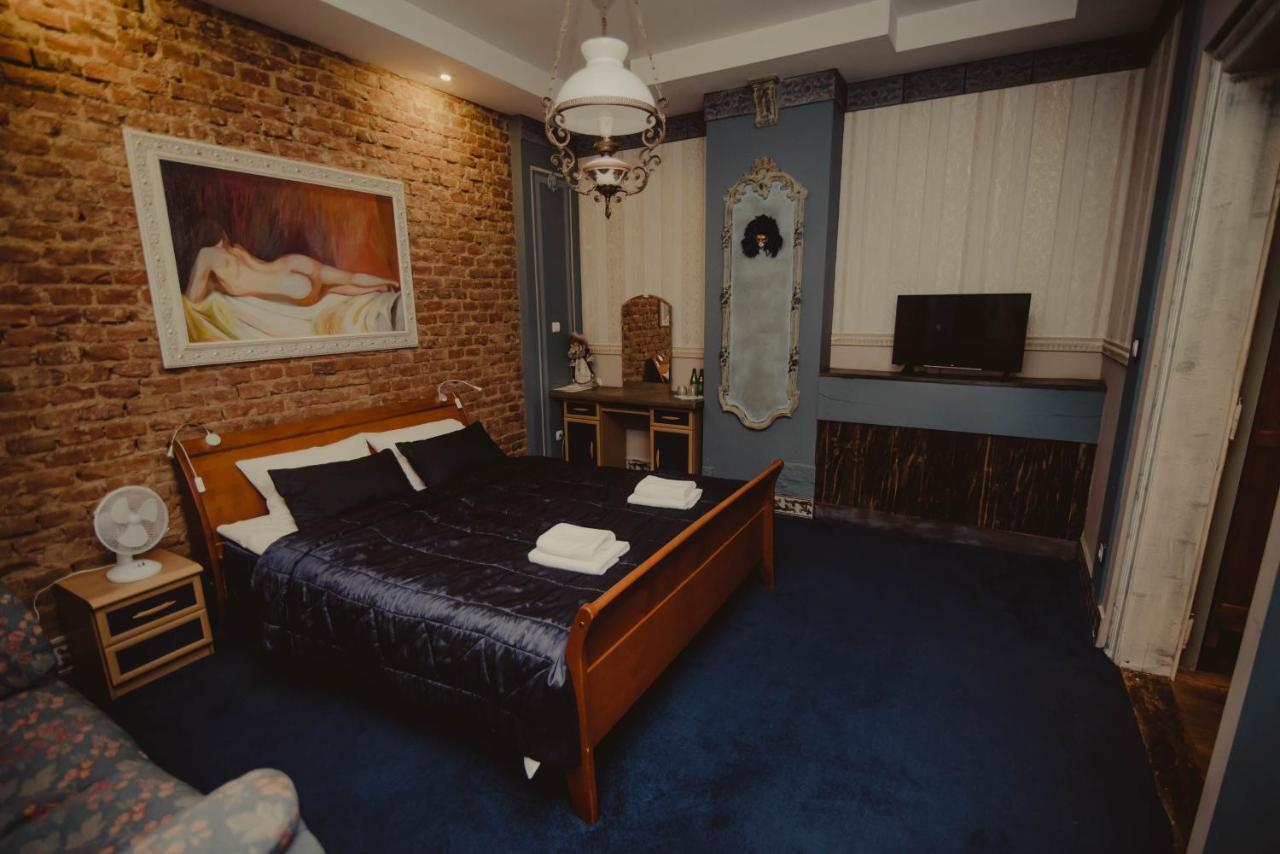 Dwor Boratyn Bed and Breakfast Buitenkant foto