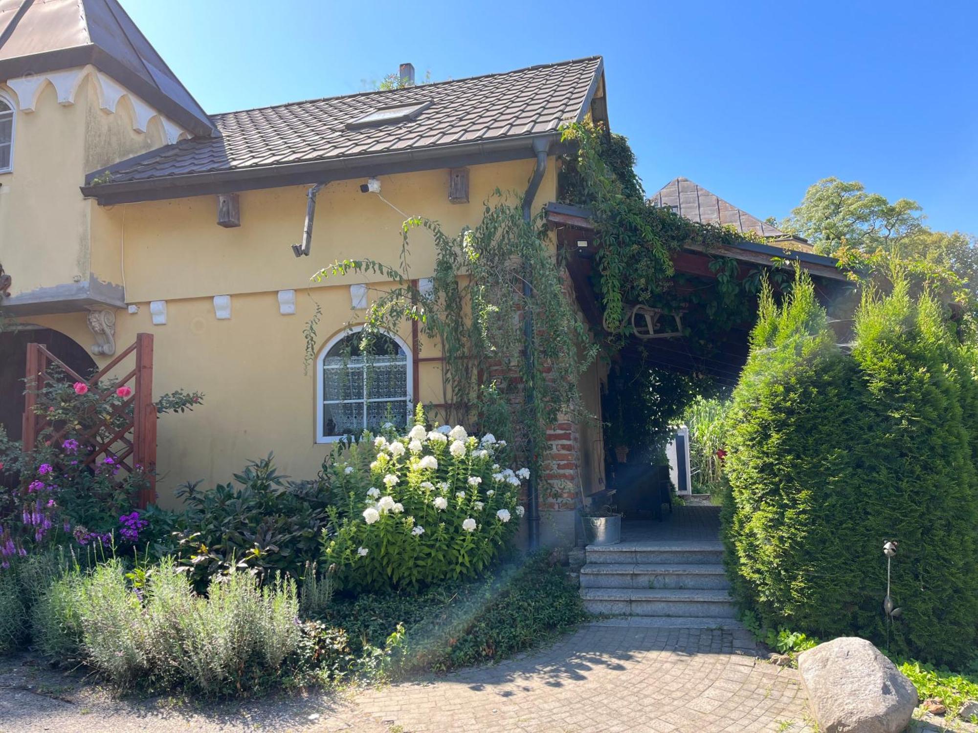 Dwor Boratyn Bed and Breakfast Buitenkant foto