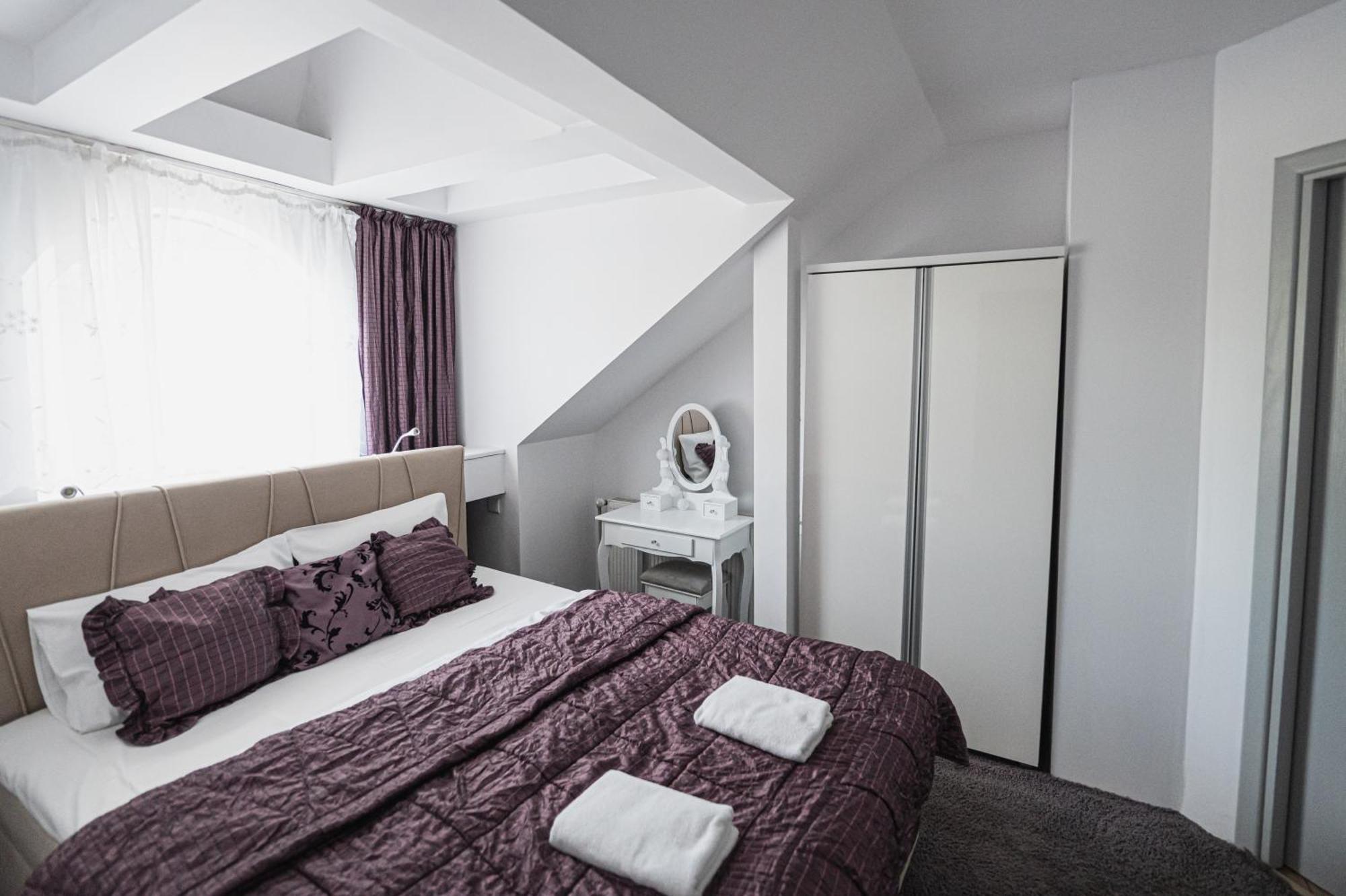 Dwor Boratyn Bed and Breakfast Buitenkant foto