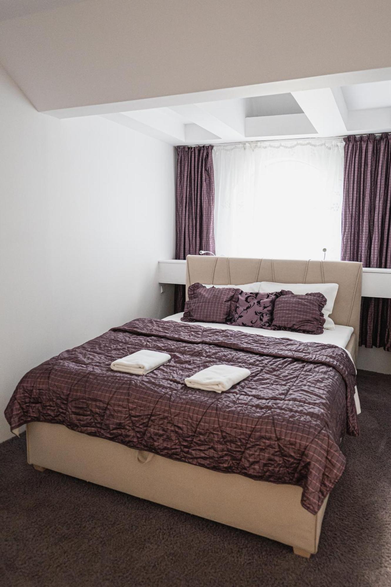 Dwor Boratyn Bed and Breakfast Buitenkant foto