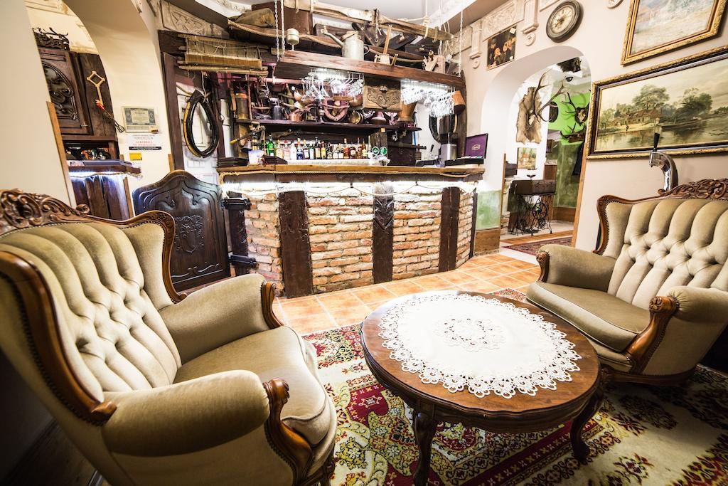 Dwor Boratyn Bed and Breakfast Buitenkant foto
