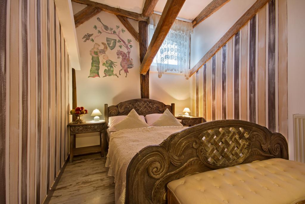 Dwor Boratyn Bed and Breakfast Buitenkant foto