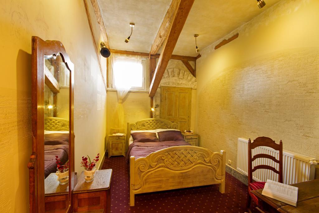 Dwor Boratyn Bed and Breakfast Buitenkant foto