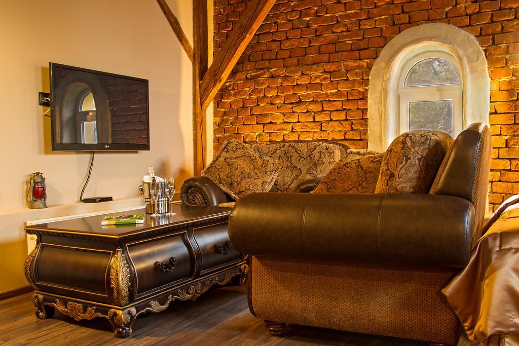 Dwor Boratyn Bed and Breakfast Buitenkant foto