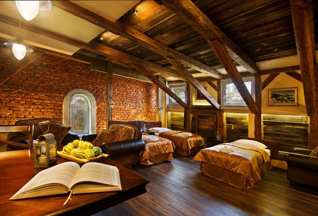 Dwor Boratyn Bed and Breakfast Buitenkant foto