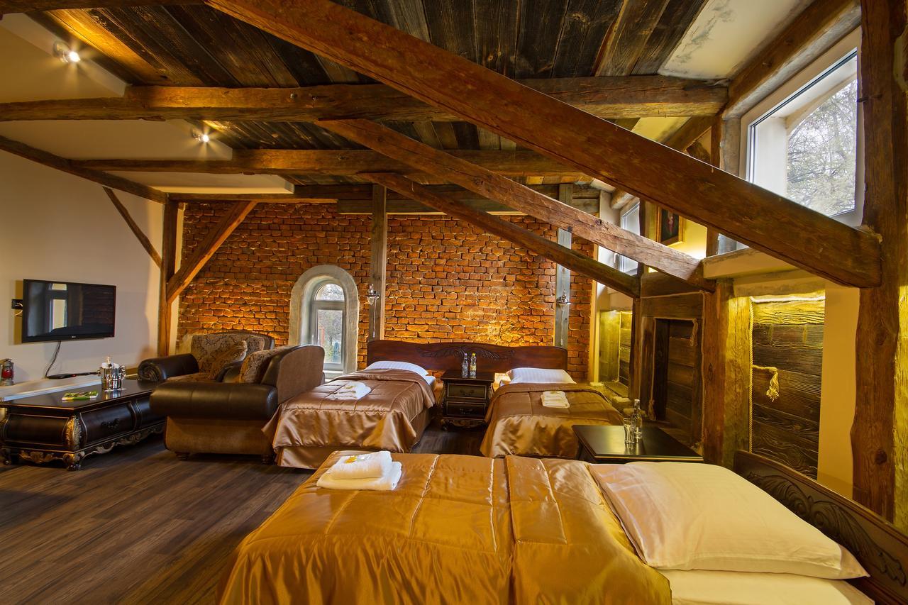 Dwor Boratyn Bed and Breakfast Buitenkant foto