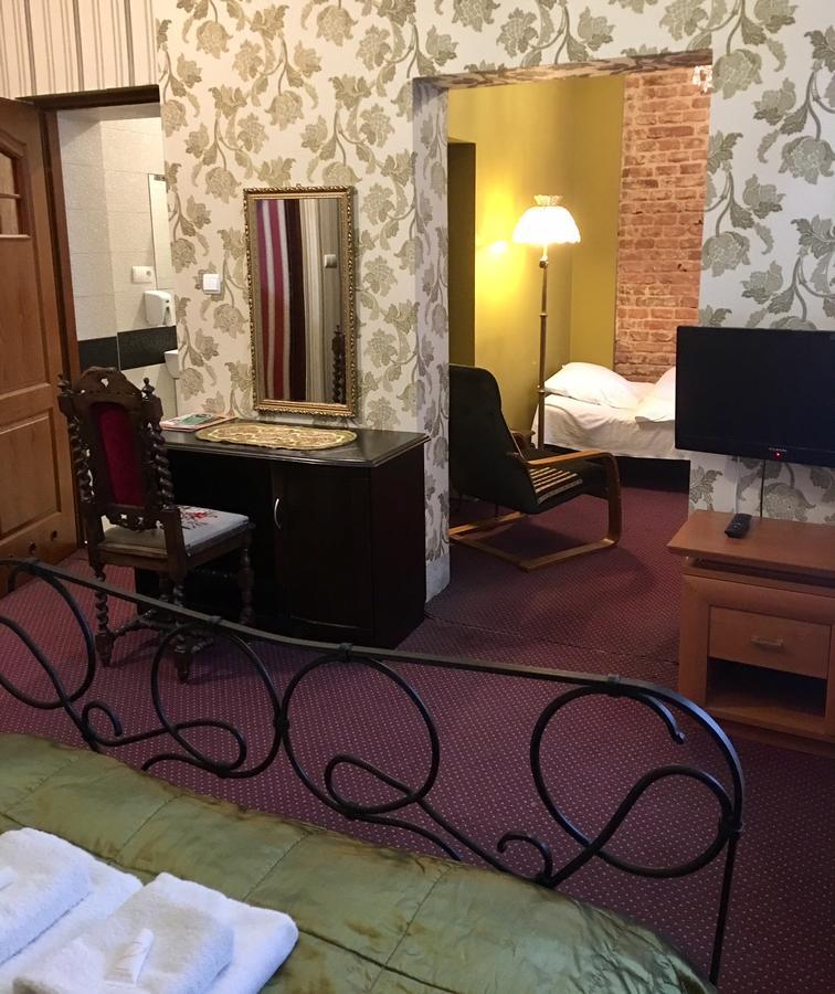 Dwor Boratyn Bed and Breakfast Buitenkant foto